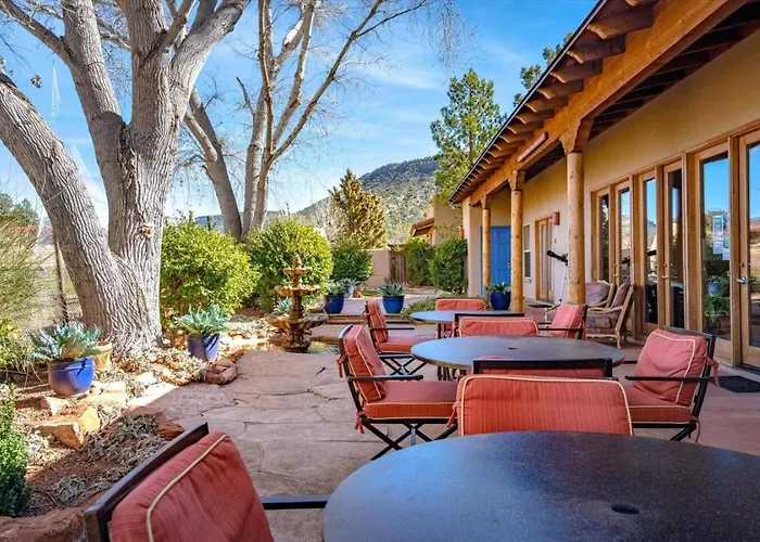 King With Shared Hot Tub - Breakfast Included